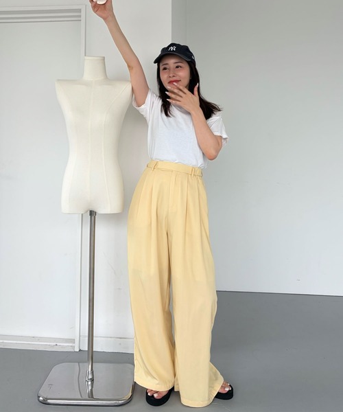CHERI since1985(シェリ)の「裾スリットタックワイドパンツ(スラックス・レディース・ブラック/イエロー/アイボリー・M)」の3枚目の写真