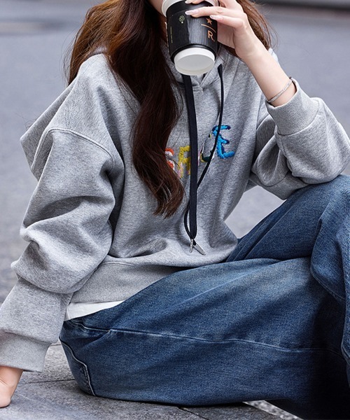 ONEP STAR(ワンピスター)の「カラフルロゴ刺繍配色パーカー(パーカー・レディース・ネイビー/グレー・LARGE/MEDIUM/X-LARGE)」の1枚目の写真