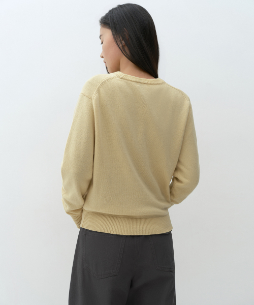 MUSINSA STANDARD WOMAN（ムシンサスタンダードウーマン）の「[ビクトリアウール] レディース クルーネックニット [バター]（ニット/セーター・レディース・その他・SMALL/MEDIUM/LARGE/X-SMALL）」の3枚目の写真