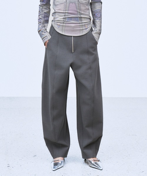 THINGS THAT MATTER(シングス ザット マター)の「BONDED CURVED SILHOUETTE PANTS / ボンデッド カーブド シルエット パンツ(その他パンツ・レディース・アイボリー/グレー/ブラック・2/1)」の3枚目の写真