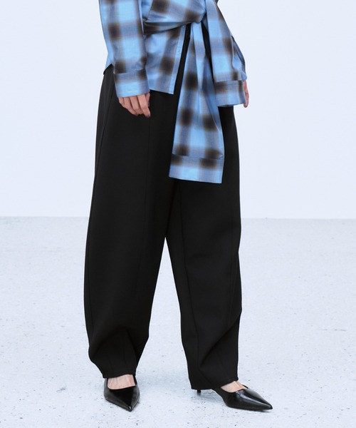 THINGS THAT MATTER(シングス ザット マター)の「BONDED CURVED SILHOUETTE PANTS / ボンデッド カーブド シルエット パンツ(その他パンツ・レディース・アイボリー/グレー/ブラック・2/1)」の10枚目の写真