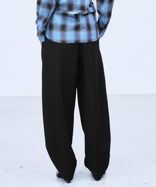 THINGS THAT MATTER(シングス ザット マター)の「BONDED CURVED SILHOUETTE PANTS / ボンデッド カーブド シルエット パンツ(その他パンツ・レディース・アイボリー/グレー/ブラック・2/1)」の11枚目の写真