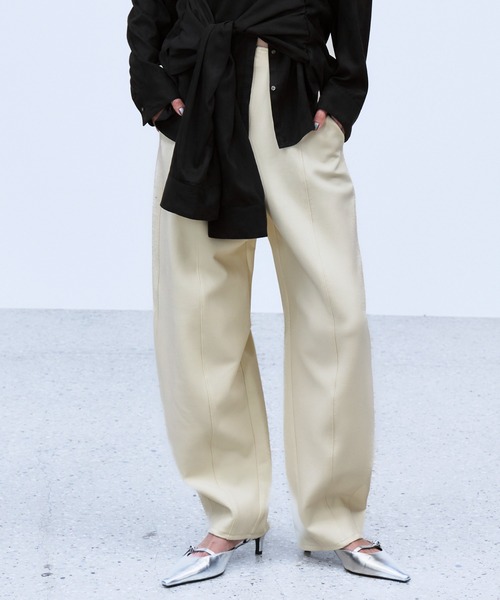 THINGS THAT MATTER(シングス ザット マター)の「BONDED CURVED SILHOUETTE PANTS / ボンデッド カーブド シルエット パンツ(その他パンツ・レディース・アイボリー/グレー/ブラック・2/1)」の13枚目の写真