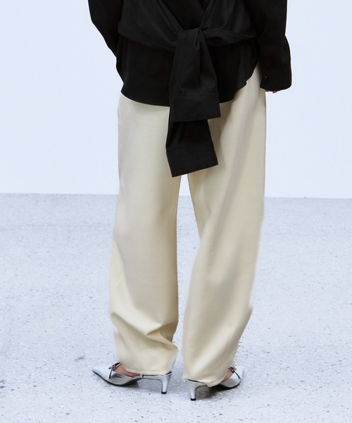 THINGS THAT MATTER(シングス ザット マター)の「BONDED CURVED SILHOUETTE PANTS / ボンデッド カーブド シルエット パンツ(その他パンツ・レディース・アイボリー/グレー/ブラック・2/1)」の15枚目の写真