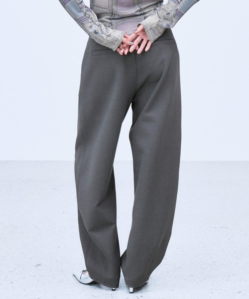 THINGS THAT MATTER(シングス ザット マター)の「BONDED CURVED SILHOUETTE PANTS / ボンデッド カーブド シルエット パンツ(その他パンツ・レディース・アイボリー/グレー/ブラック・2/1)」の5枚目の写真