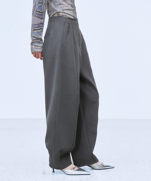 THINGS THAT MATTER(シングス ザット マター)の「BONDED CURVED SILHOUETTE PANTS / ボンデッド カーブド シルエット パンツ(その他パンツ・レディース・アイボリー/グレー/ブラック・2/1)」の6枚目の写真