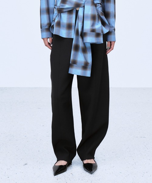 THINGS THAT MATTER(シングス ザット マター)の「BONDED CURVED SILHOUETTE PANTS / ボンデッド カーブド シルエット パンツ(その他パンツ・レディース・アイボリー/グレー/ブラック・2/1)」の9枚目の写真