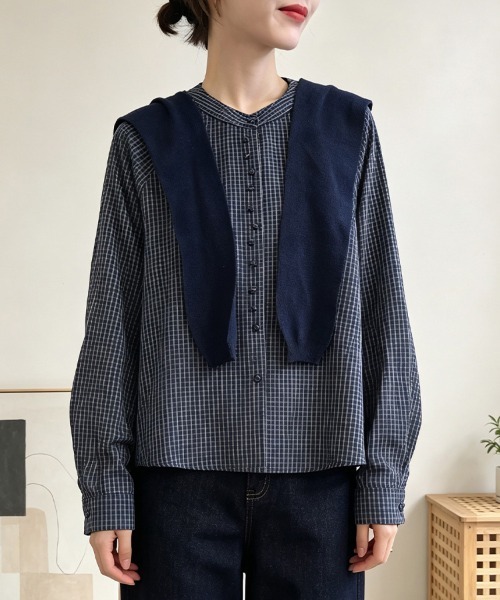 ONEP STAR（ワンピスター）の「肩掛け風デザインチェック柄ノーカラー長袖シャツ（シャツ/ブラウス・レディース・ダークブルー・X-LARGE/LARGE/MEDIUM）」の3枚目の写真
