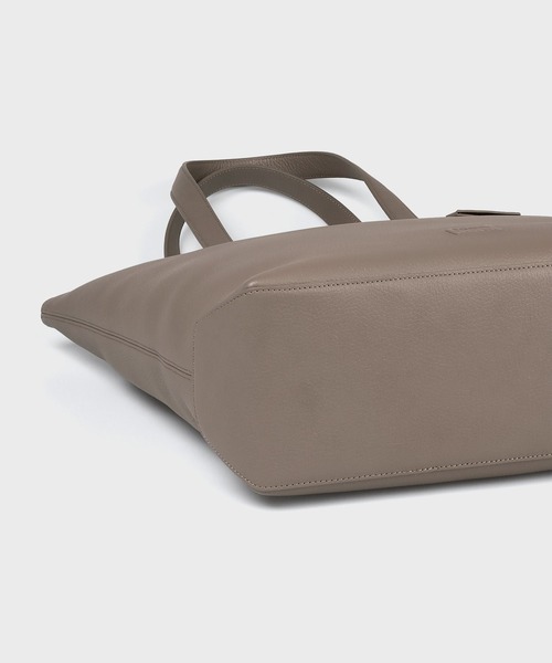 Paul Smith(ポールスミス)の「クリーンレザー トートバッグ【553461 N342T】(トートバッグ・メンズ・グレイッシュベージュ/ブラック・FREE)」の11枚目の写真