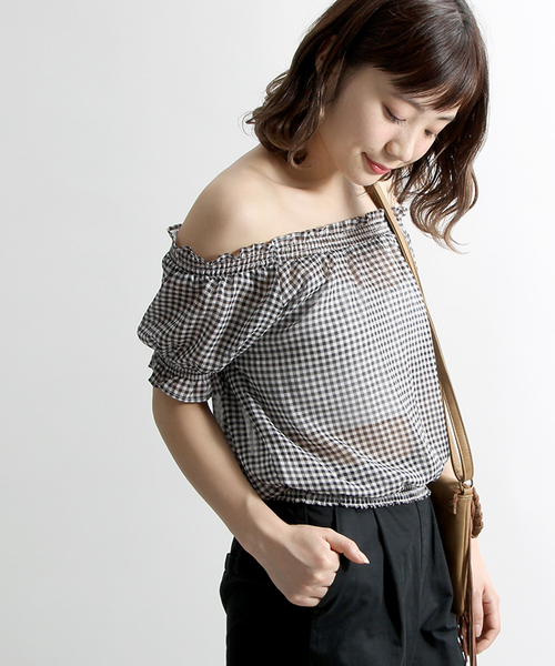 WEGO（ウィゴー）の「WEGO/ギャザーオフショルダーブラウス（シャツ/ブラウス・レディース・サックスブルー/ブラック/ブラック系その他2/ホワイト/オレンジ/イエロー・FREE）」の3枚目の写真