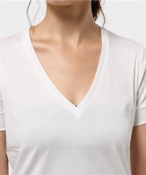 ESTNATION（エストネーション）の「ESTNATION Vネックカットソー（Tシャツ/カットソー・レディース・オフホワイト/グレー/ブラック・38）」の9枚目の写真