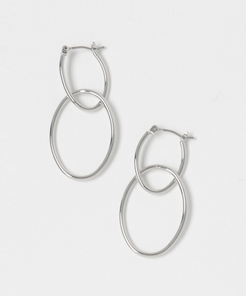 SLY（スライ）の「TWIN RING ピアス（ピアス（両耳用）・レディース・ゴールド/シルバー・FREE）」の2枚目の写真