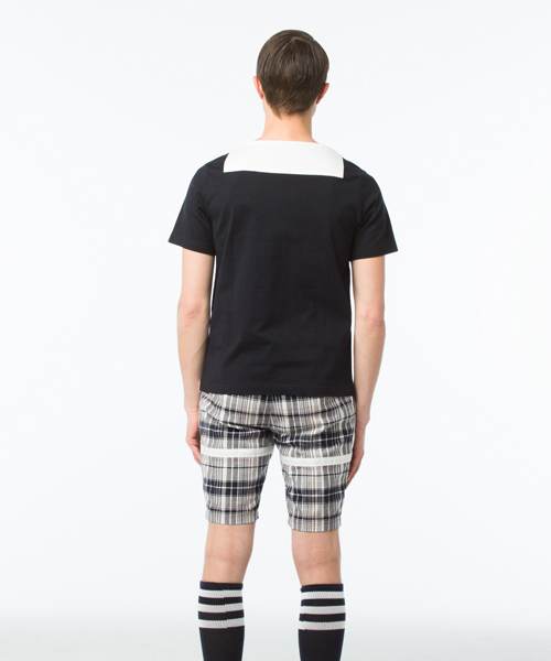 koe×THOM BROWNE（コエトムブラウン）の「[koe×THOM BROWNE]MENS BOATNECK TEE（Tシャツ/カットソー・メンズ・ネイビー・MEDIUM/SMALL/LARGE）」の3枚目の写真