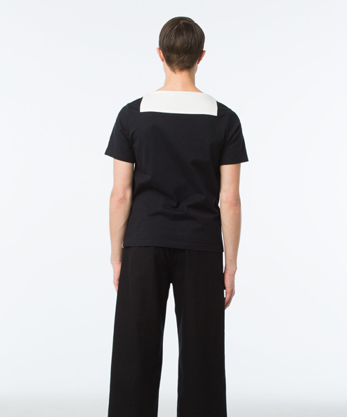 koe×THOM BROWNE（コエトムブラウン）の「[koe×THOM BROWNE]MENS BOATNECK TEE（Tシャツ/カットソー・メンズ・ネイビー・MEDIUM/SMALL/LARGE）」の9枚目の写真