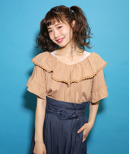 one after another NICE CLAUP（ワンアフターアナザーナイスクラップ）の「フリルトップス（Tシャツ/カットソー・レディース・レッド/ベージュ/ブラック/オフホワイト・FREE）」の3枚目の写真