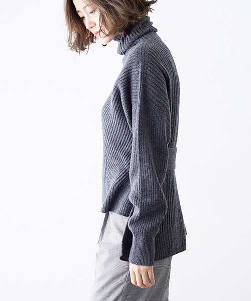 STUDIOUS（ステュディオス）の「2WAYベルトタートルニット（ニット/セーター・レディース・グレー/オフホワイト/ネイビー・FREE）」の14枚目の写真