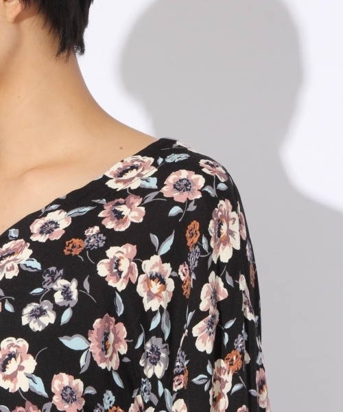 niko and...（ニコアンド）の「レーヨンフローラルアソート柄ブラウス（シャツ/ブラウス・レディース・ブラック/チャコール/ベージュ・MEDIUM/LARGE）」の14枚目の写真