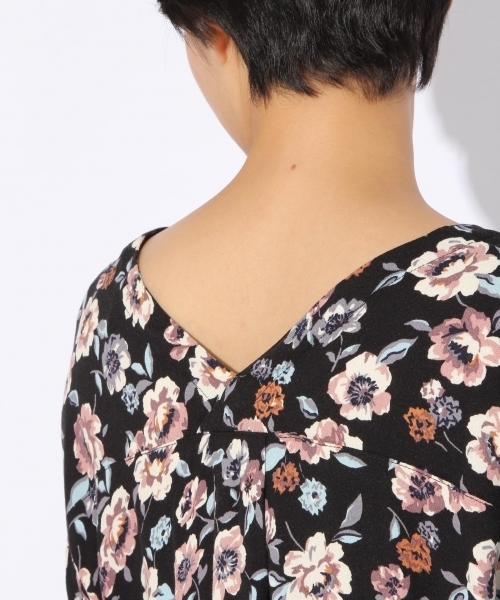 niko and...（ニコアンド）の「レーヨンフローラルアソート柄ブラウス（シャツ/ブラウス・レディース・ブラック/チャコール/ベージュ・MEDIUM/LARGE）」の17枚目の写真