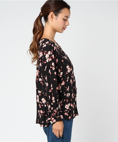 niko and...（ニコアンド）の「レーヨンフローラルアソート柄ブラウス（シャツ/ブラウス・レディース・ブラック/チャコール/ベージュ・MEDIUM/LARGE）」の7枚目の写真