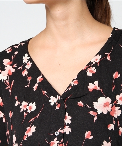 niko and...（ニコアンド）の「レーヨンフローラルアソート柄ブラウス（シャツ/ブラウス・レディース・ブラック/チャコール/ベージュ・MEDIUM/LARGE）」の6枚目の写真