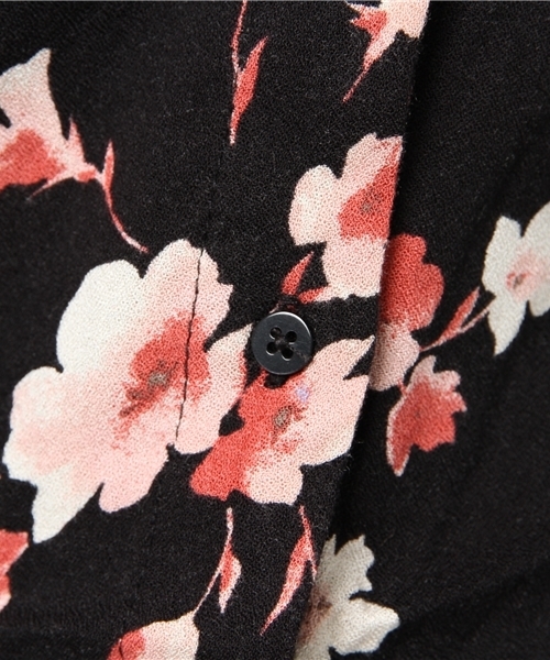 niko and...（ニコアンド）の「レーヨンフローラルアソート柄ブラウス（シャツ/ブラウス・レディース・ブラック/チャコール/ベージュ・MEDIUM/LARGE）」の4枚目の写真