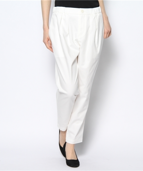 UNITED ARROWS(ユナイテッドアローズ)の「SFL C/PU タックチノ パンツ(チノパンツ・レディース・ホワイト/ベージュ/ネイビー・SMALL/MEDIUM)」の2枚目の写真
