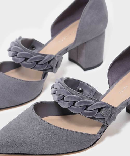 CHARLES & KEITH(チャールズ & キース)の「チェーンディテールポインテッドヒール / CHAIN DETAIL POINTED HEELS(パンプス・レディース・ブラック/ダークグリーン/グレー・22.5cm/23cm/23.5cm/24.5cm/25cm/25.5cm)」の11枚目の写真