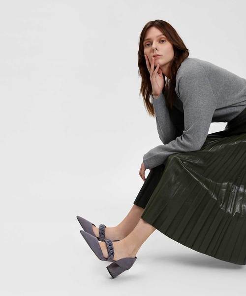 CHARLES & KEITH(チャールズ & キース)の「チェーンディテールポインテッドヒール / CHAIN DETAIL POINTED HEELS(パンプス・レディース・ブラック/ダークグリーン/グレー・22.5cm/23cm/23.5cm/24.5cm/25cm/25.5cm)」の13枚目の写真
