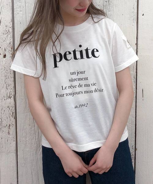 one after another NICE CLAUP（ワンアフターアナザーナイスクラップ）の「【Petite by NICE CLAUP】rogo tee（Tシャツ/カットソー・レディース・オフホワイト/ブルー/ブラック/レッド・FREE）」の2枚目の写真