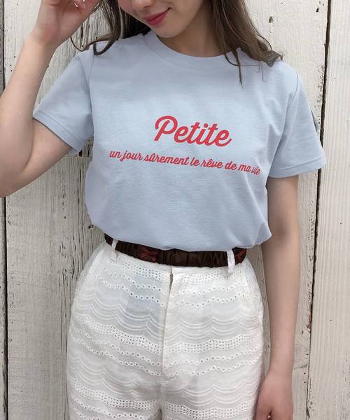 one after another NICE CLAUP（ワンアフターアナザーナイスクラップ）の「【Petite by NICE CLAUP】rogo tee（Tシャツ/カットソー・レディース・オフホワイト/ブルー/ブラック/レッド・FREE）」の3枚目の写真