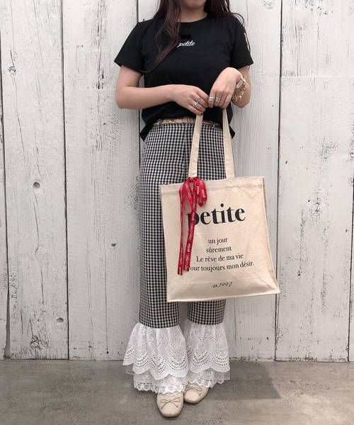 one after another NICE CLAUP（ワンアフターアナザーナイスクラップ）の「【Petite by NICE CLAUP】rogo tee（Tシャツ/カットソー・レディース・オフホワイト/ブルー/ブラック/レッド・FREE）」の16枚目の写真