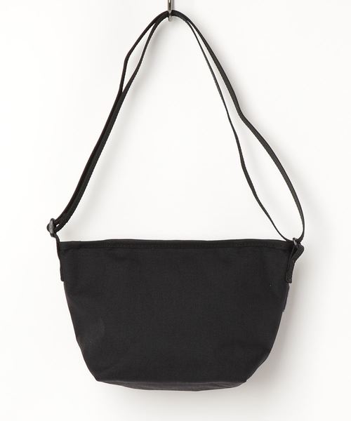 Manhattan Portage（マンハッタンポーテージ）の「Mickey Mouse Collection Casual Messenger Bag（メッセンジャーバッグ・メンズ・ブラック・X-SMALL）」の2枚目の写真