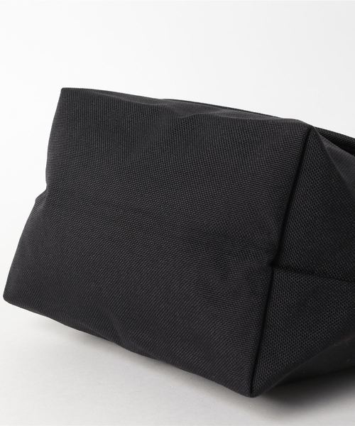 Manhattan Portage（マンハッタンポーテージ）の「Mickey Mouse Collection Casual Messenger Bag（メッセンジャーバッグ・メンズ・ブラック・X-SMALL）」の3枚目の写真