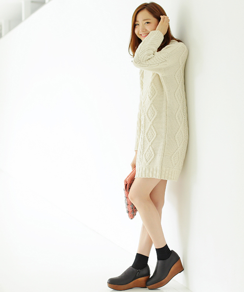 Another Edition（アナザーエディション）の「3ゲージケーブルチュニック/AE 3G CABLE TUNIC（ニット/セーター・レディース・オフホワイト/グレー/ネイビー・ﾌﾘ-）」の7枚目の写真