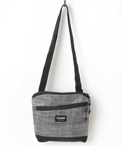 Flowfold（フローフォールド）の「【Flowfold/フローフォールド】（UN）MUSE 2L CROSSBODY BAG（ショルダーバッグ・メンズ・ブラック/グレー/グリーン系その他/ブルー系その他・FREE）」の3枚目の写真