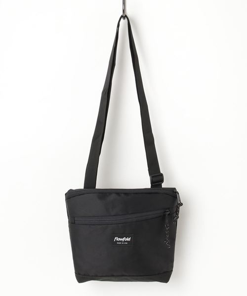 Flowfold（フローフォールド）の「【Flowfold/フローフォールド】（UN）MUSE 2L CROSSBODY BAG（ショルダーバッグ・メンズ・ブラック/グレー/グリーン系その他/ブルー系その他・FREE）」の2枚目の写真