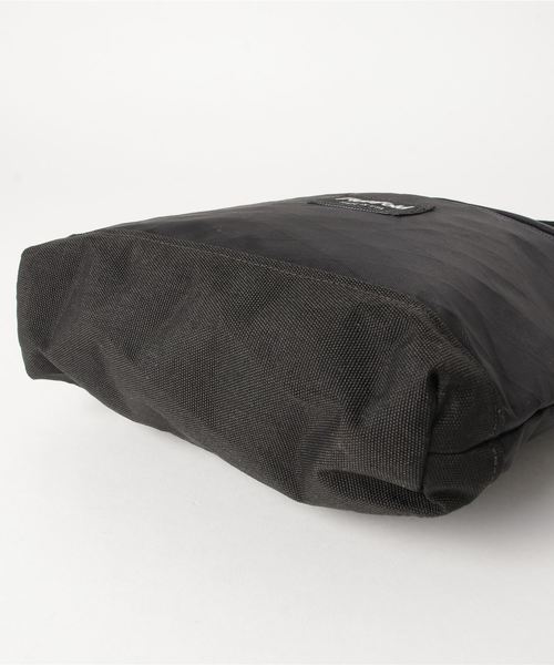Flowfold（フローフォールド）の「【Flowfold/フローフォールド】（UN）MUSE 2L CROSSBODY BAG（ショルダーバッグ・メンズ・ブラック/グレー/グリーン系その他/ブルー系その他・FREE）」の6枚目の写真