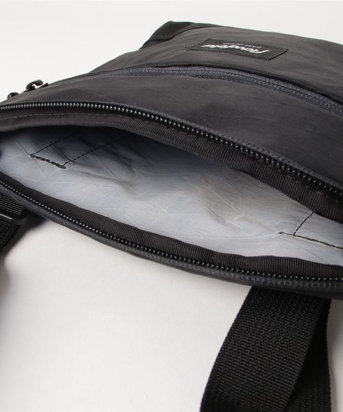 Flowfold（フローフォールド）の「【Flowfold/フローフォールド】（UN）MUSE 2L CROSSBODY BAG（ショルダーバッグ・メンズ・ブラック/グレー/グリーン系その他/ブルー系その他・FREE）」の7枚目の写真