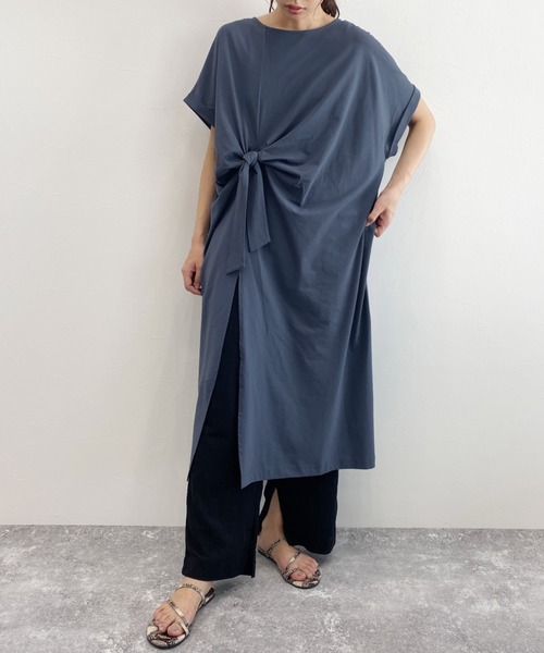 LAKOLE（ラコレ）の「フロントノットTシャツワンピース / LAKOLE（ワンピース・レディース・ブラック/ベージュ/インディゴブルー/ブラウン・MEDIUM/SMALL）」の4枚目の写真