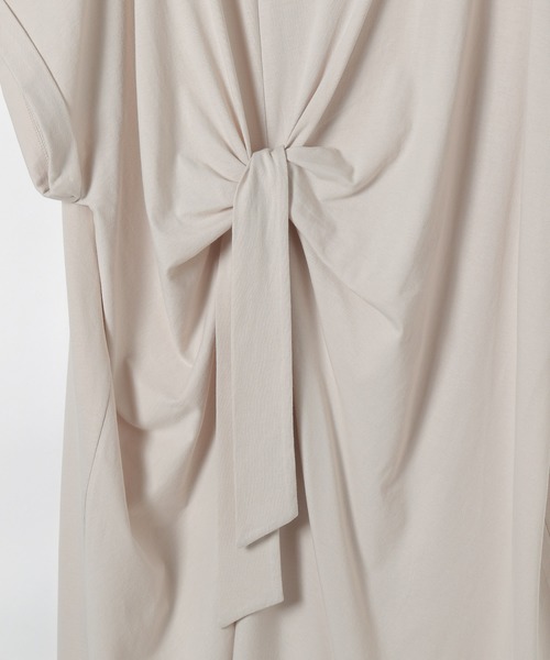 LAKOLE（ラコレ）の「フロントノットTシャツワンピース / LAKOLE（ワンピース・レディース・ブラック/ベージュ/インディゴブルー/ブラウン・MEDIUM/SMALL）」の12枚目の写真