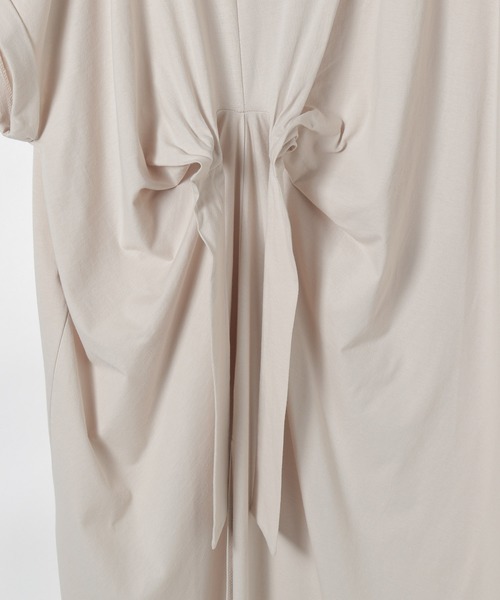 LAKOLE（ラコレ）の「フロントノットTシャツワンピース / LAKOLE（ワンピース・レディース・ブラック/ベージュ/インディゴブルー/ブラウン・MEDIUM/SMALL）」の6枚目の写真