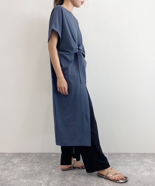 LAKOLE（ラコレ）の「フロントノットTシャツワンピース / LAKOLE（ワンピース・レディース・ブラック/ベージュ/インディゴブルー/ブラウン・MEDIUM/SMALL）」の17枚目の写真