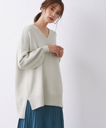 Vネックボリュームニット
