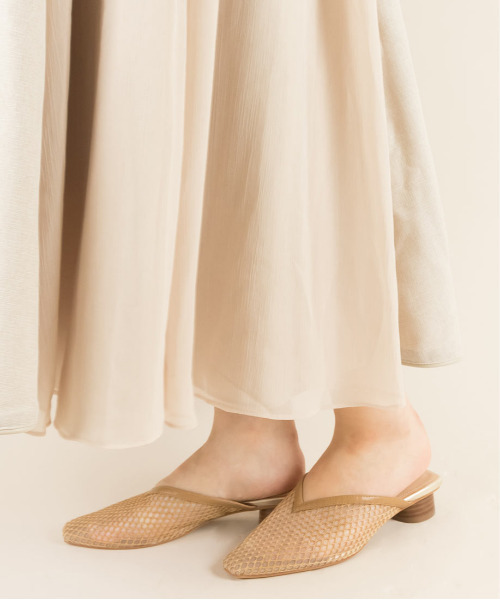 RANDA(ランダ)の「ソフト メッシュディティールVカットミュールパンプス(サンダル・レディース・ブラック/ベージュ・S/M/L/LL)」の6枚目の写真