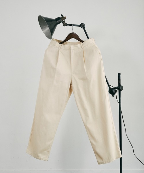 nowm（ノウム）の「【nowm】LOOSE WIDE STRAIGHT TUCK PANTS / ルーズ ワイドストレート タックパンツ（チノパンツ・メンズ・オフホワイト/カーキ・M/L）」の2枚目の写真