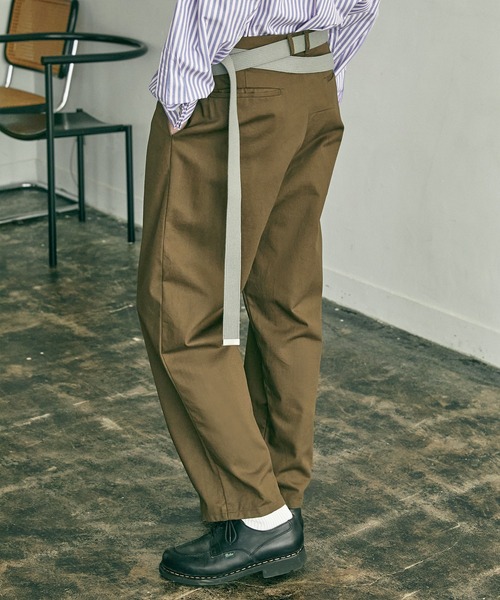 nowm（ノウム）の「【nowm】LOOSE WIDE STRAIGHT TUCK PANTS / ルーズ ワイドストレート タックパンツ（チノパンツ・メンズ・オフホワイト/カーキ・M/L）」の5枚目の写真