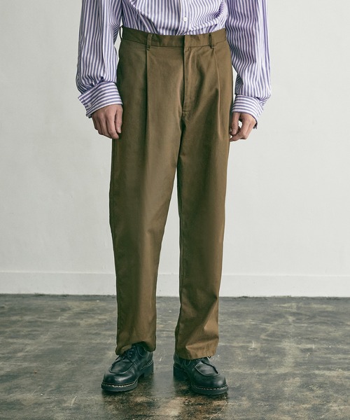 nowm（ノウム）の「【nowm】LOOSE WIDE STRAIGHT TUCK PANTS / ルーズ ワイドストレート タックパンツ（チノパンツ・メンズ・オフホワイト/カーキ・M/L）」の6枚目の写真
