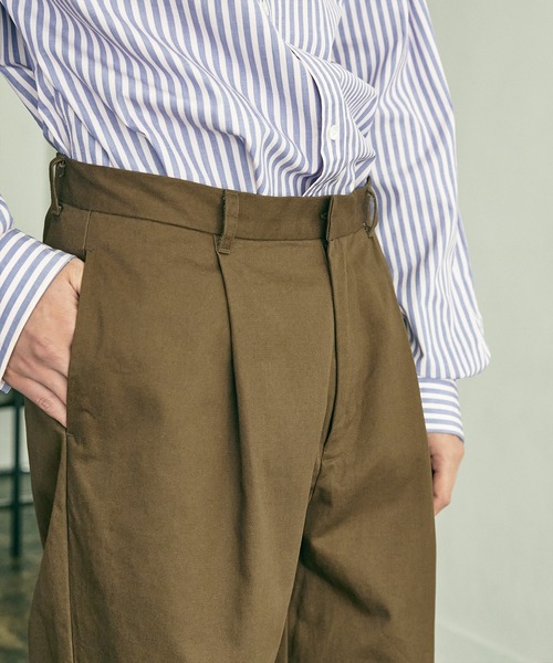 nowm（ノウム）の「【nowm】LOOSE WIDE STRAIGHT TUCK PANTS / ルーズ ワイドストレート タックパンツ（チノパンツ・メンズ・オフホワイト/カーキ・M/L）」の13枚目の写真