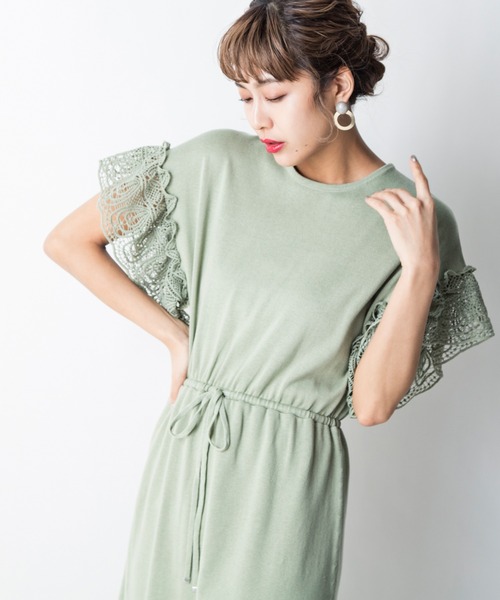 MILLION CARATS（ミリオンカラッツ）の「脚長見えするスタイルアップ効果！袖口にレースをあしらったサマーニットワンピース（ワンピース・レディース・ピンク/グリーン/ブラック/ベージュ・FREE）」の20枚目の写真