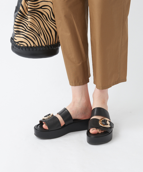 Au BANNISTER（オゥバニスター）の「メタルバックル厚底サンダル（サンダル・レディース・ブラック/ブラウン/グレー/ブルー・M/L/S）」の2枚目の写真